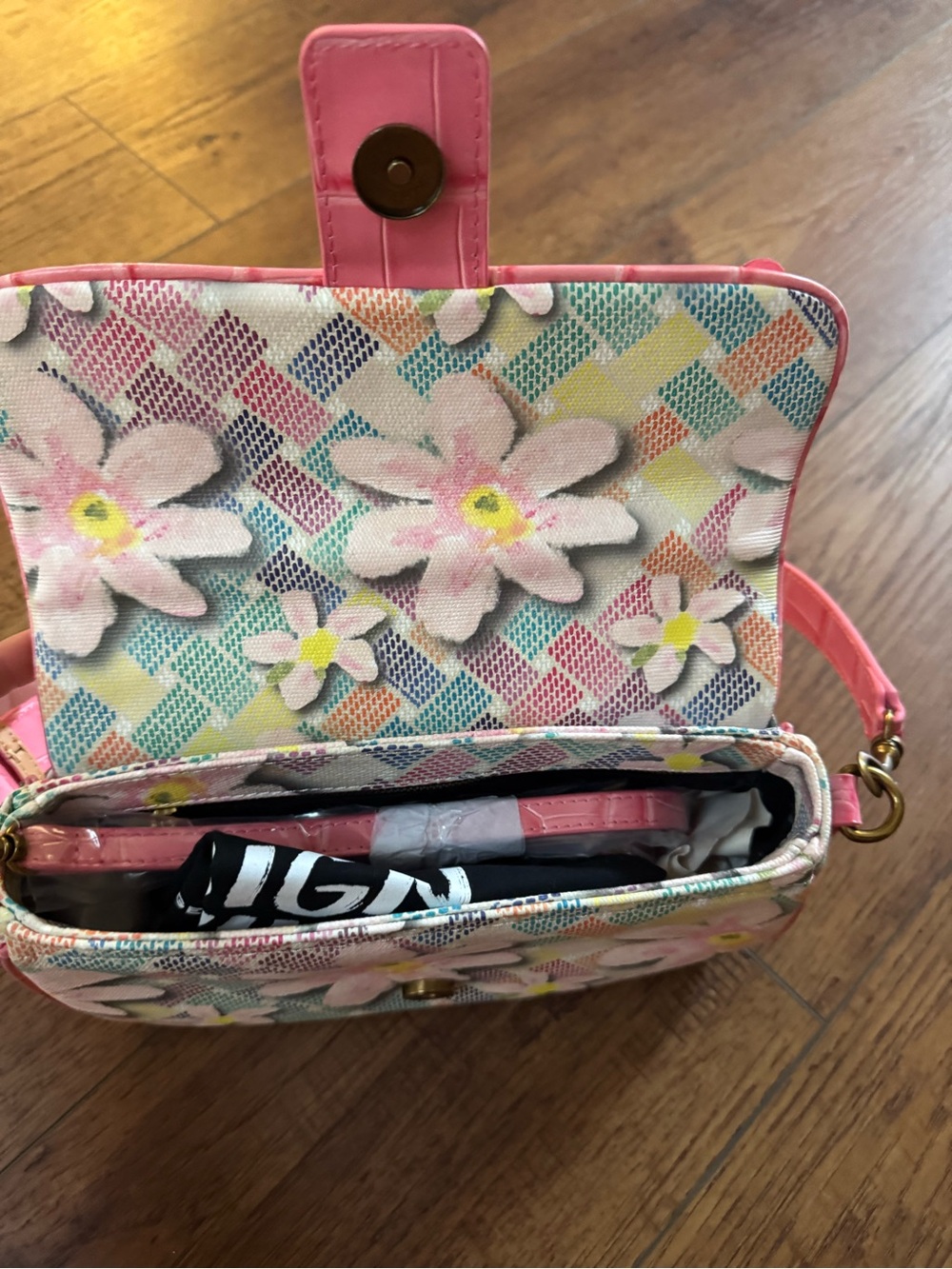 Kurt Geiger Floral Appliqué Shoulder Bag in Pink - Picture 3 of 7